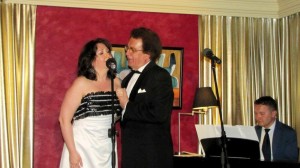 Agnieszka Kuk i Jan Wilga w duecie z operetki "Wesoła wdówka" F. Lehara, akompaniuje Waldemar Król